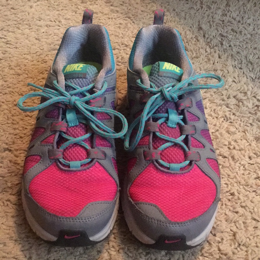 Ladies Nike alvord 10 style tennis shoes